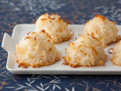 Click picture for the Barefoot Contessa's Food Network coconut macaroon recipe